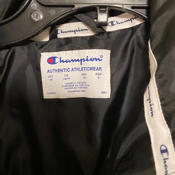 Champion women’s cream puffer jacket new - Picture 2 of 5